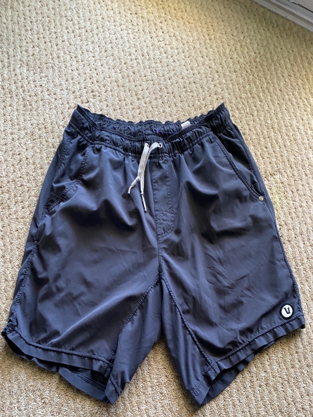 Vuori mens shorts grey medium